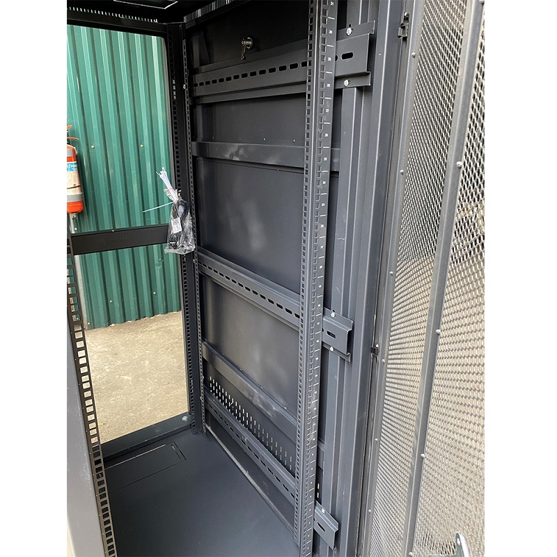 32u Server Rack Hole Tủ rack 32U UNR 32UD1000-2CL mẫu mới 2 cửa lưới