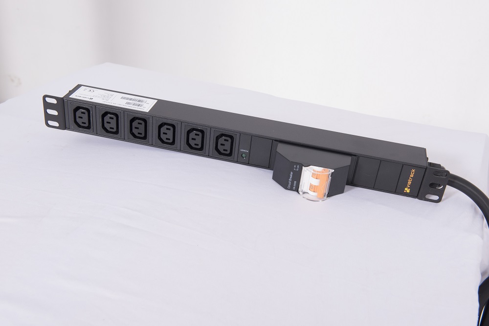 Thanh nguồn PDU Vietrack C13 OUTLET VRP206-MCB32