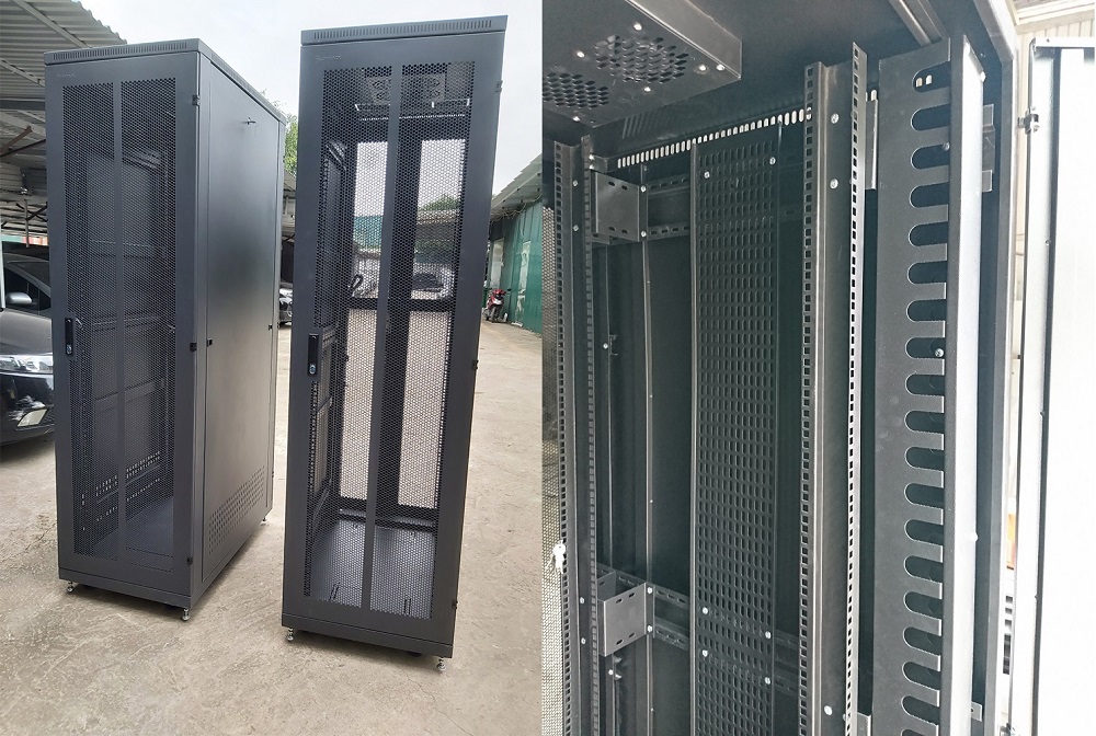 Hình ảnh lắp đặt thanh quản lý cáp dọc trên thực tế